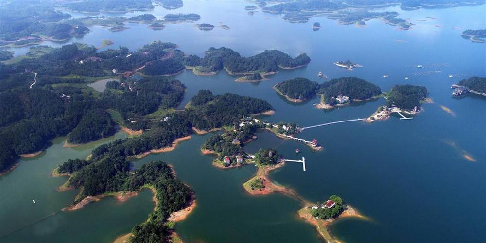 Vista aérea do lago Wanfo em Anhui, no leste da China