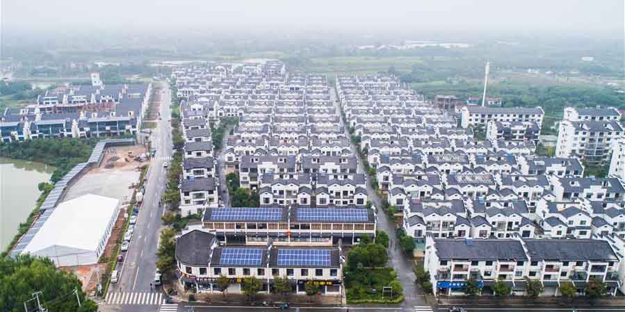 Sistema de energia fotovoltaica na aldeia Beitang, no leste da China