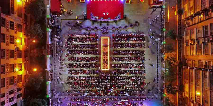 Idosos participam de atividade comunitária para celebrar Dia Nacional e Festival da Lua em Shanxi