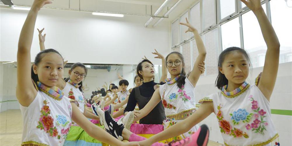 Aulas de dança enriquecem férias das crianças na província de Hebei, no norte da China