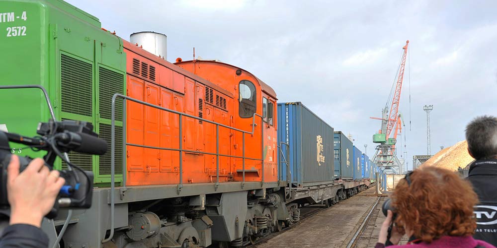 Trem de contêineres da China chega à Letônia