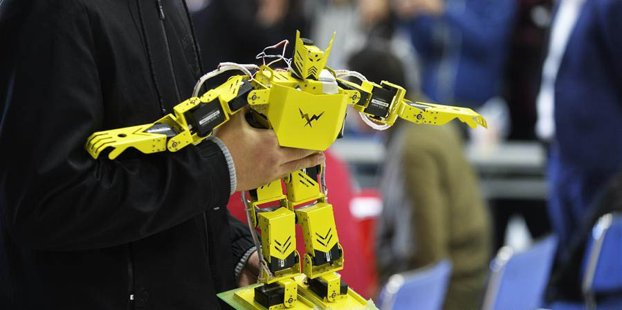 Competição de robótica em Tianjin reúne 286 equipes de 16 universidades da China