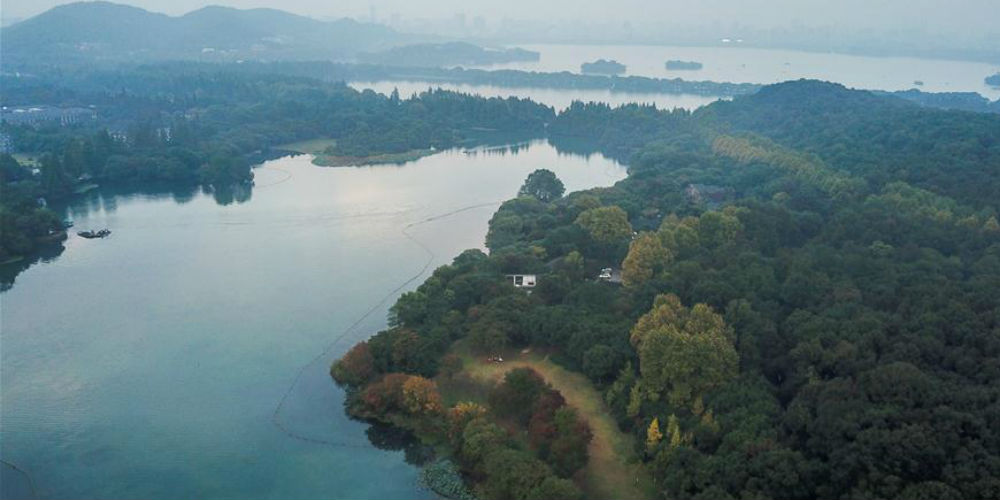 Paisagem do Lago Oeste em Hangzhou, no leste da China