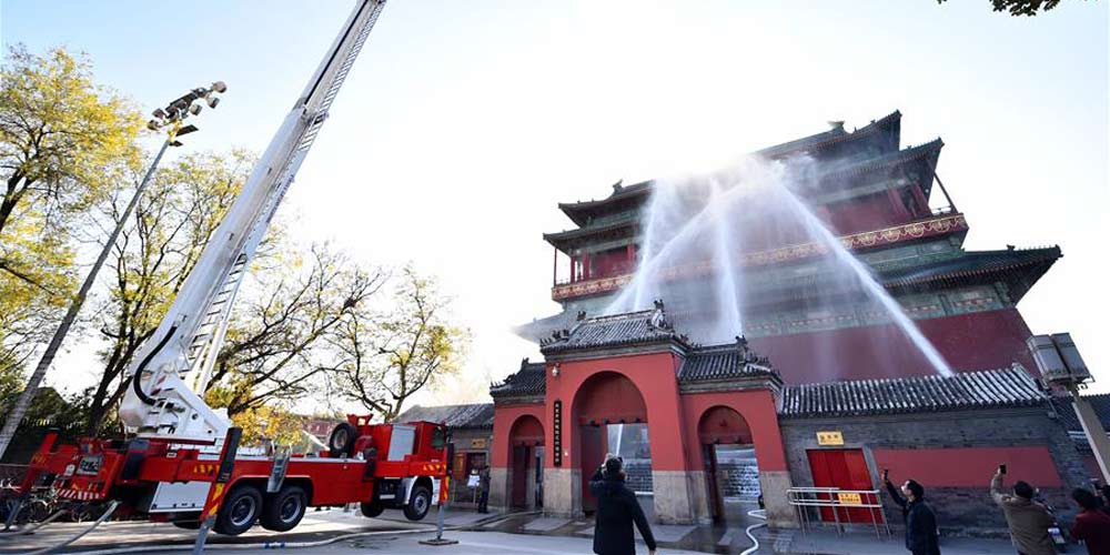 Treinamento de combate a incêndios realizado no distrito de Dongcheng em Beijing