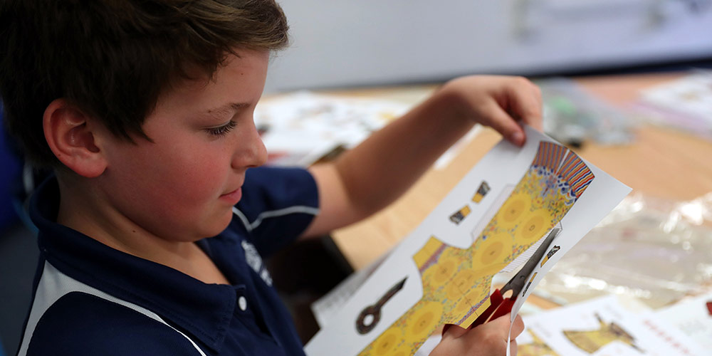 Crianças australianas aprendem sobre história chinesa