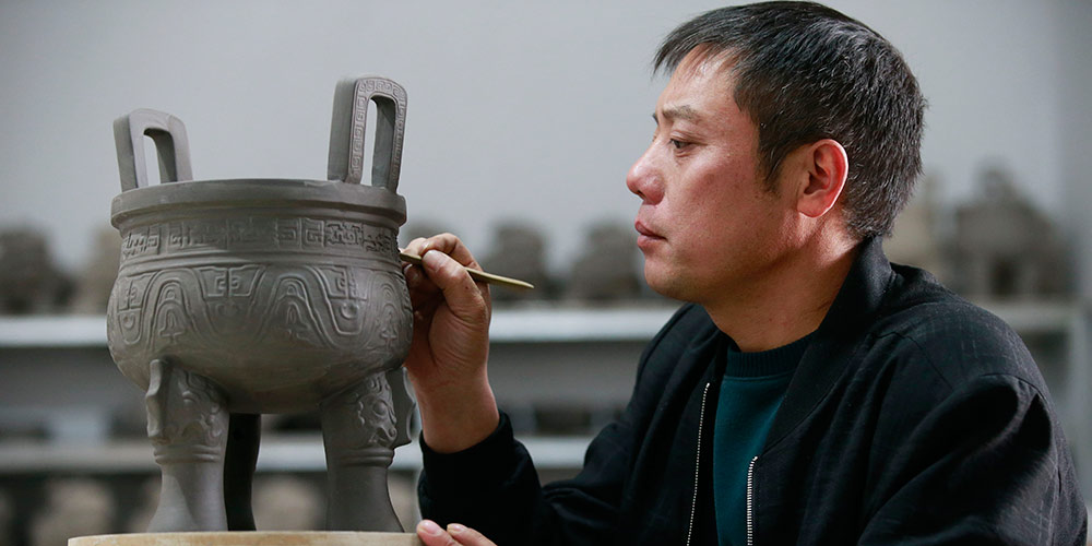Distrito de Baofeng em Henan produz mais de 200 mil peças de porcelana Ru por ano