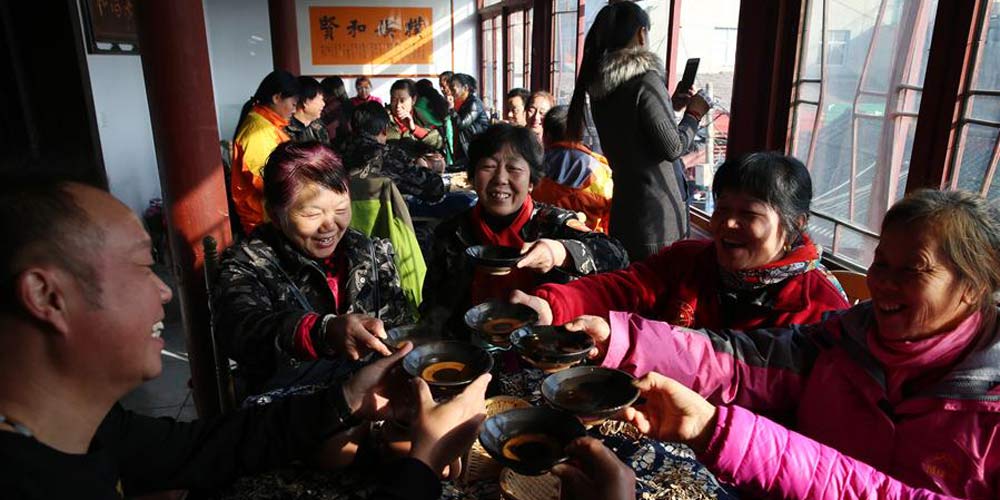 Casas de chá em Linhuan proporcionam momentos de lazer para turistas e residentes locais