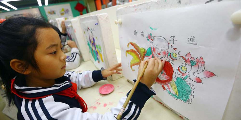 Estudantes têm aulas do patrimônio cultural imaterial em escola de Tianjin