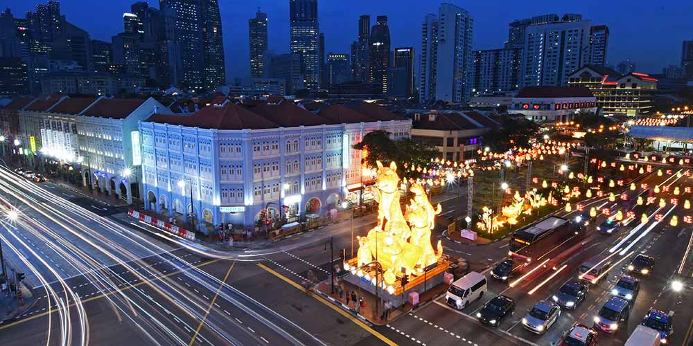 Lanternas acesas no Chinatown em Singapura