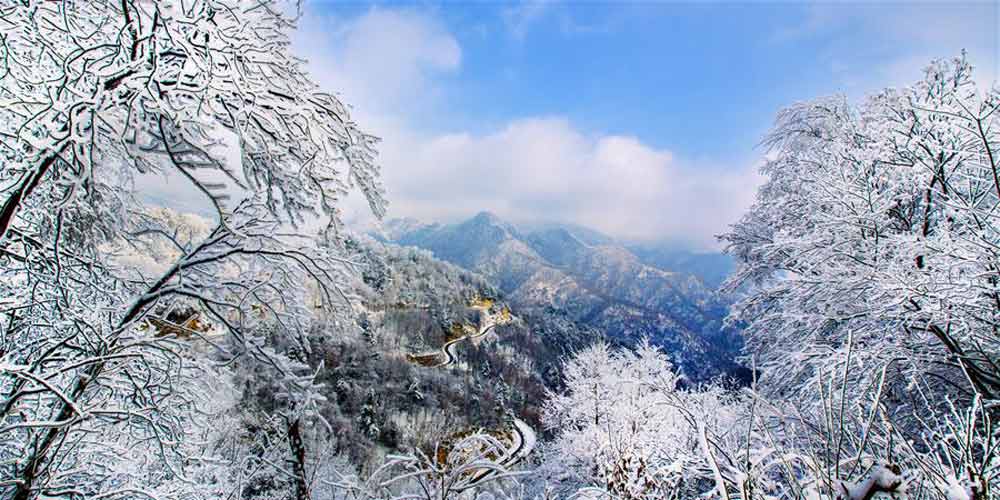Cenário de neve na montanha Zibai em Shaanxi