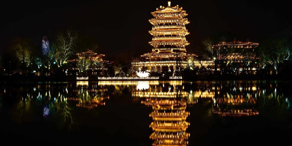 Paisagem noturna do Lago Daming em Jinan