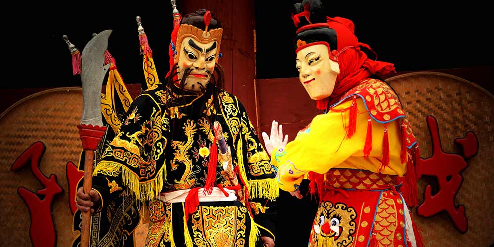 Aldeões ensaiam Ópera Yang em Guizhou, no sudoeste da China