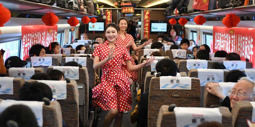 Grupo de arte ferroviária oferece apresentações gratuitas em trem Bejing-Shanghai