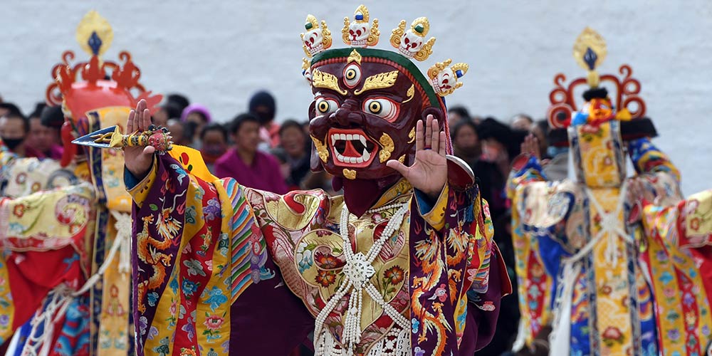Ritual anual realizado em Gansu para rezar por bênçãos