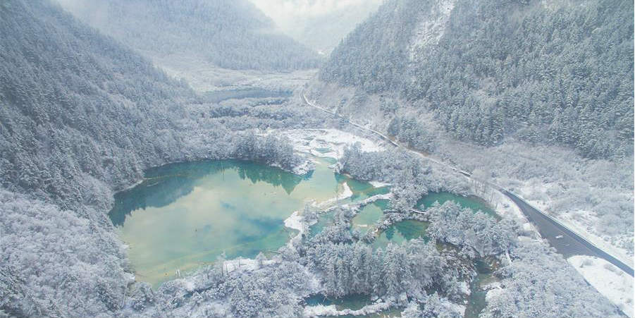 Após terremoto, Vale de Jiuzhai em Sichuan reabre ao público