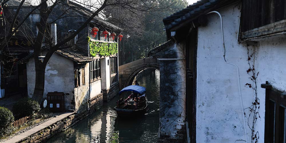 Aumento da temperatura impulsiona turismo em Zhouzhuang, no leste da China
