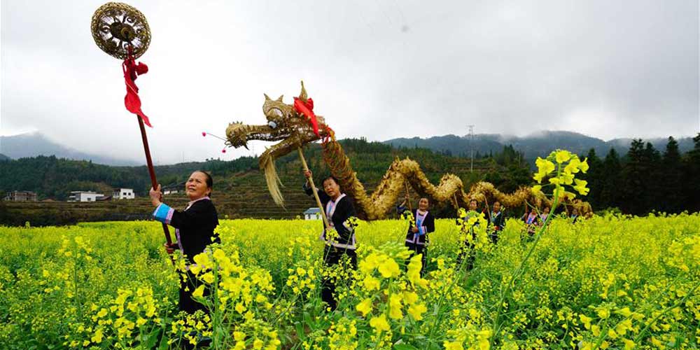 Dança do dragão apresentada ao redor da China em comemoração ao Er Yue Er
