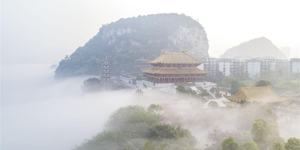 Neblina cobre o rio Liujiang em Liuzhou