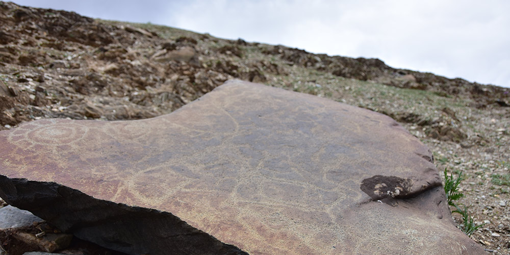 Pinturas em pedras de mais de 2.000 anos são encontradas em Qinghai