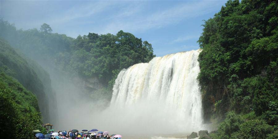 Cachoeira Huangguoshu em Guizhou entra no período de cheia