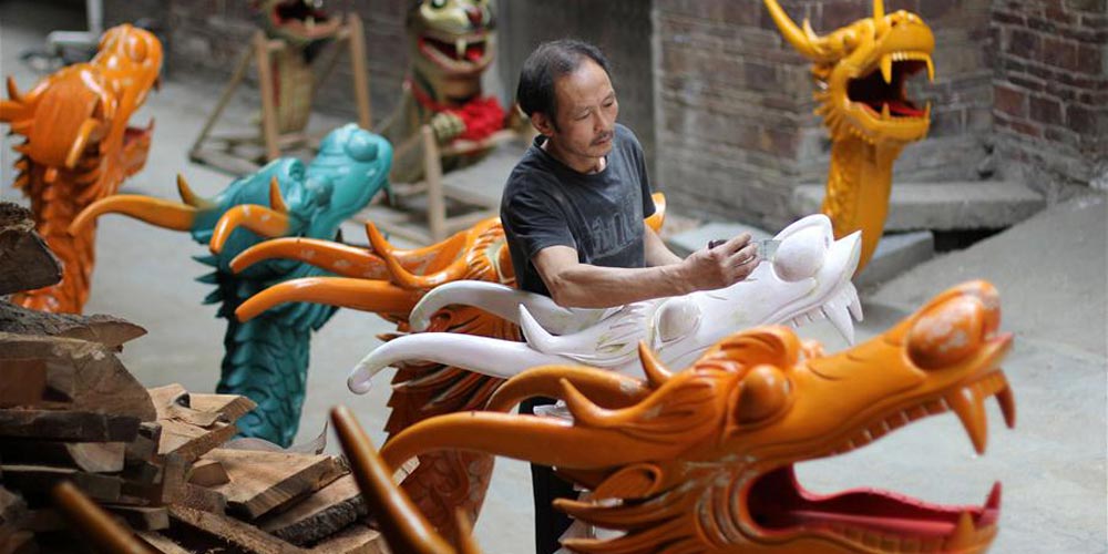 Artista folclórico de Hunan faz cabeças de dragão há mais de 40 anos