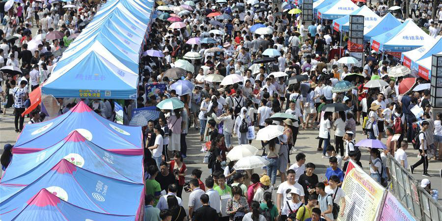 Servi&ccedil;os de aconselhamento de matr&iacute;culas para graduados do ensino m&eacute;dio s&atilde;o fornecidos em toda a China