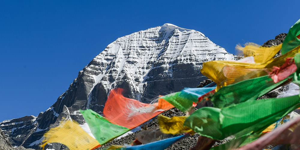 Cenário do Monte Kangrinboqe no Tibet, sudoeste da China