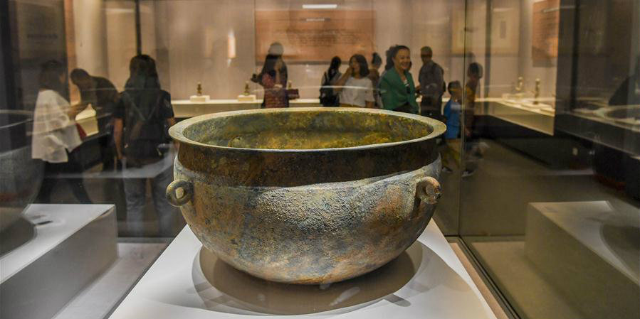 Artefatos da época da Dinastia Han Ocidental são expostos no Museu de Xinjiang