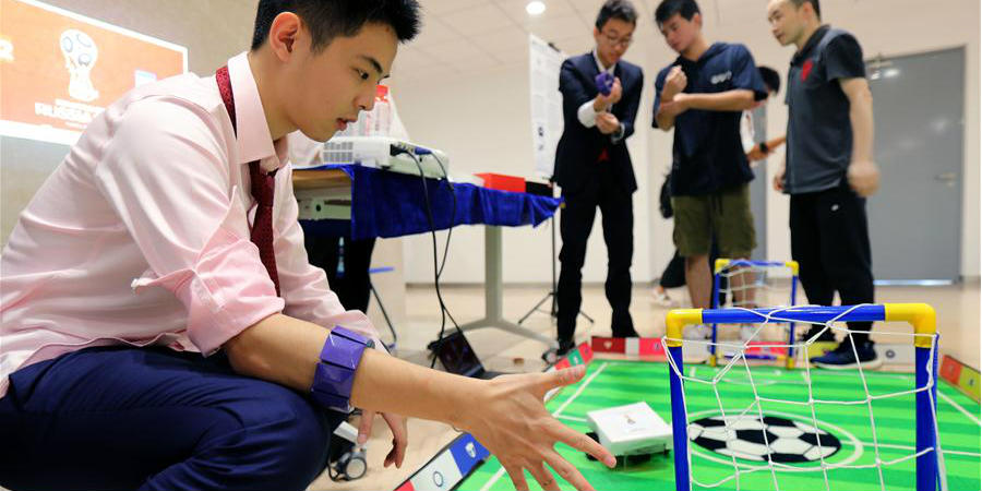 Projetos criativos em Inteligência Artificial e Internet são exibidos durante exposição de design em Shanghai