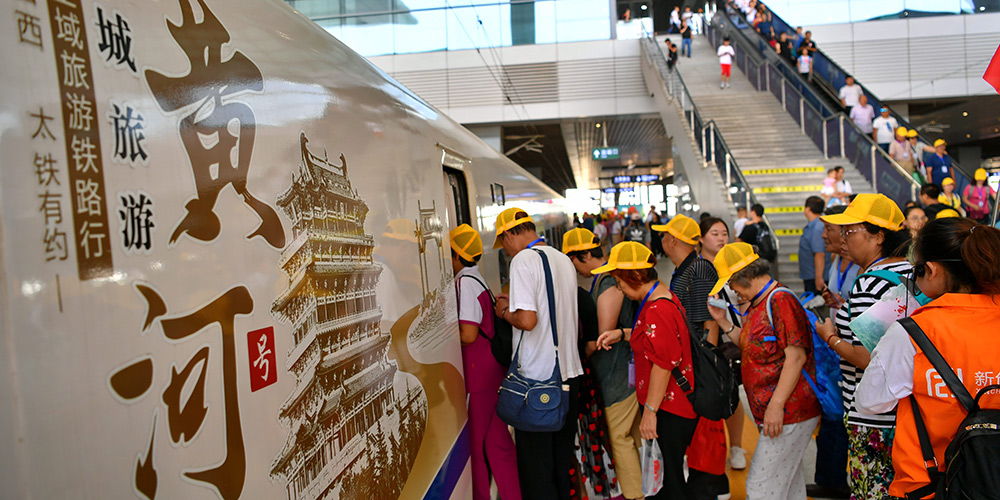 Novo trem-bala "Huanghe" entra em operação em Shanxi, norte da China