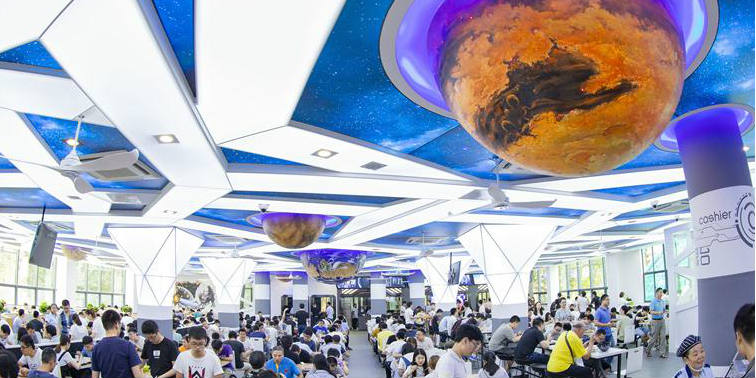 Novo refeitório temático inaugurado na Universidade de Aeronáutica e Astronáutica de Nanjing
