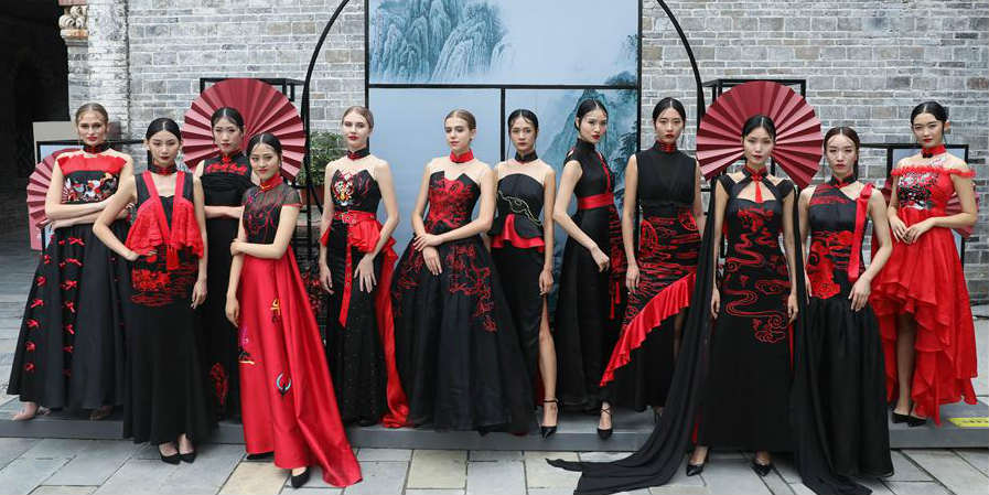 Competição de design de cheongsam em Sichuan