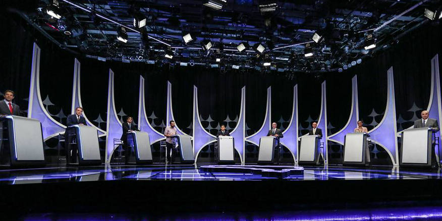 Candidadatos à presidência do Brasil participam de debate televisivo