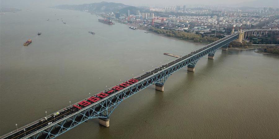 Ponte do rio Yangtzé de Nanjing reabre depois da renovação no final de dezembro