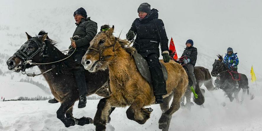 Destaques do festival de gelo e neve em Xinjiang