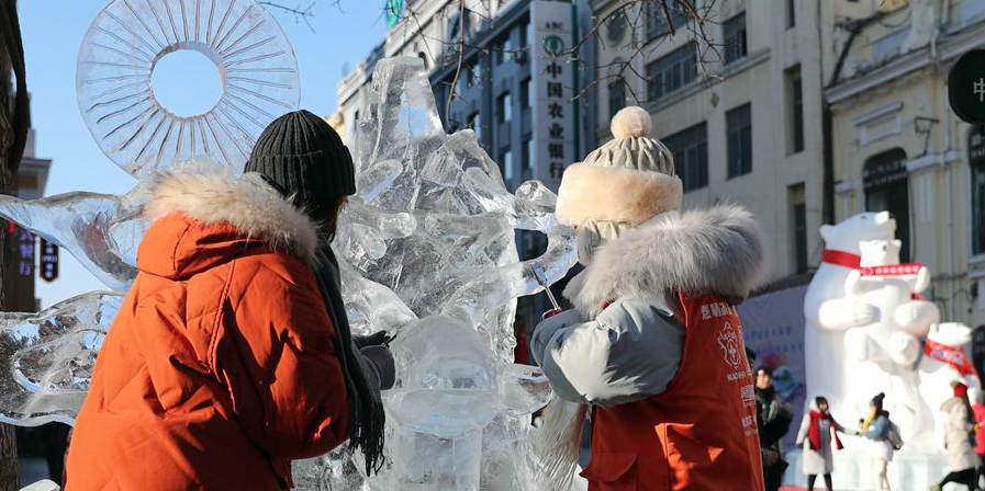 Destaques da competição nacional universitária de escultura em gelo em Harbin