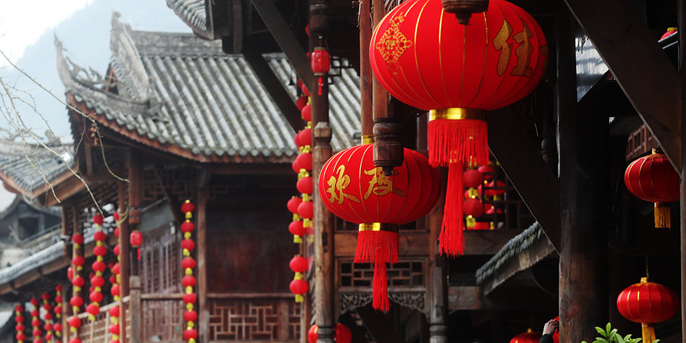 Fotos: Antiga cidade de Zuoshui em Chongqing decorada para receber próximo Ano Novo Lunar