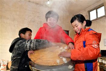 Voluntários fornecem apoio a crianças órfãs e pobres em Shandong