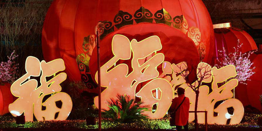 Fotos: Ruas de Zhengzhou decoradas com lanternas do Festival da Primavera