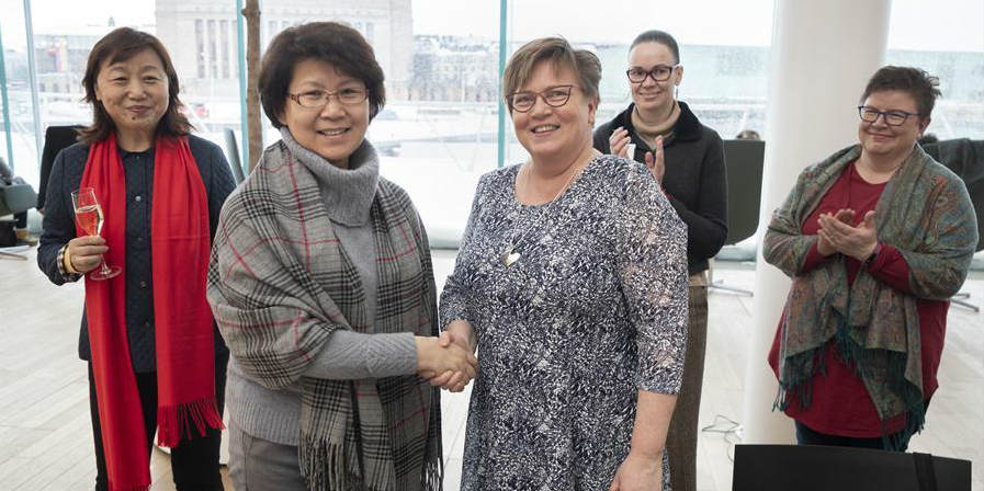 Biblioteca Municipal de Helsinque recebe 400 livros sobre cultura chinesa