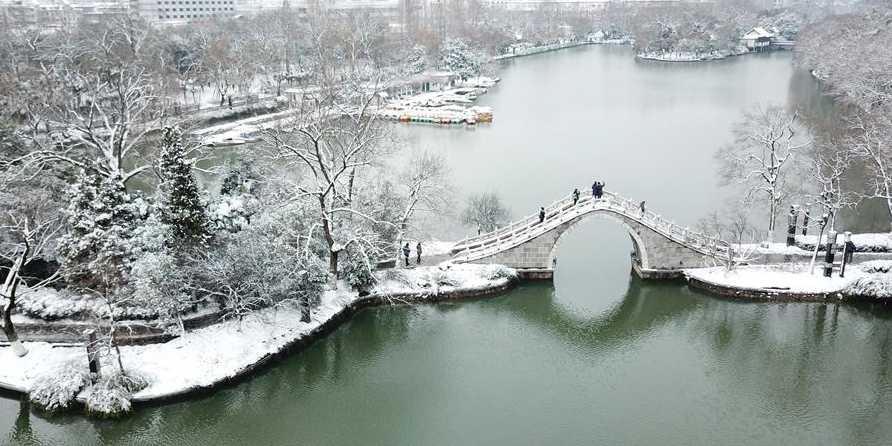 Paisagem de neve dos resorts turísticos em toda a China