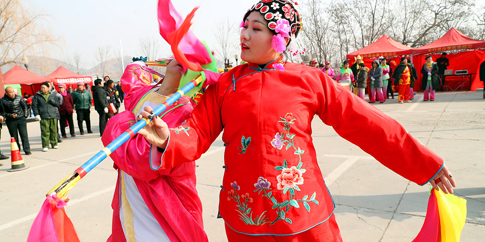 Apresentações de diversas atividades folclóricas marcam ano novo lunar ao redor da China