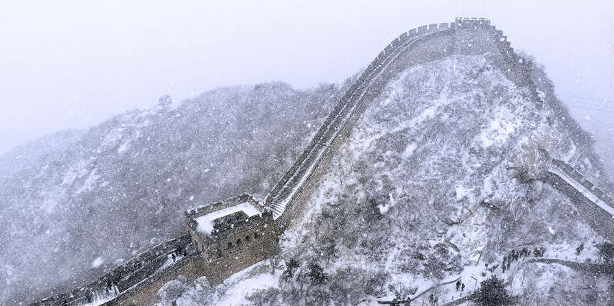 Seção da Grande Muralha em Badaling coberta de neve