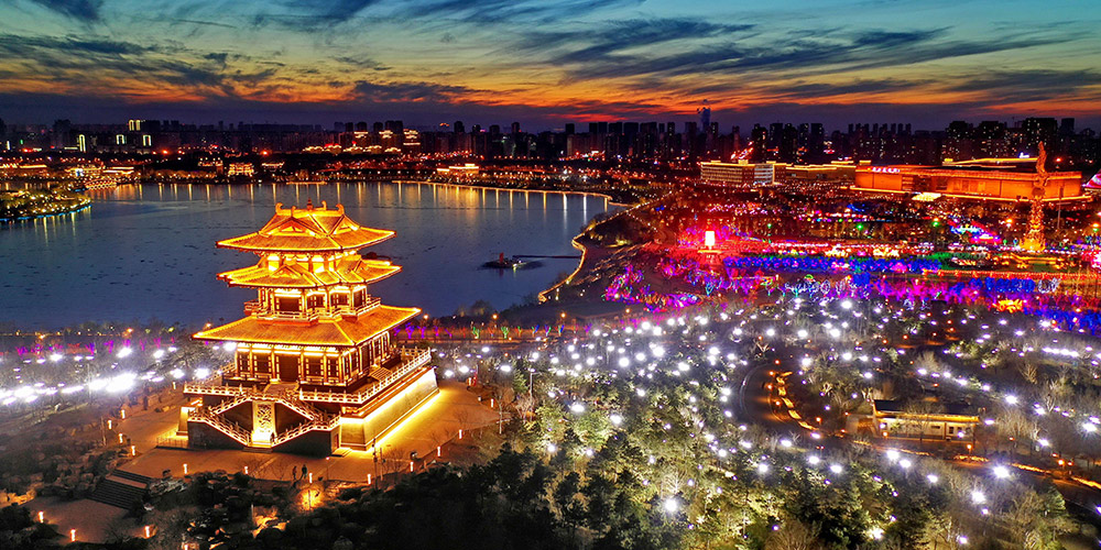 Feira de Lanternas no Parque Nanhu em Tanshan, província de Hebei