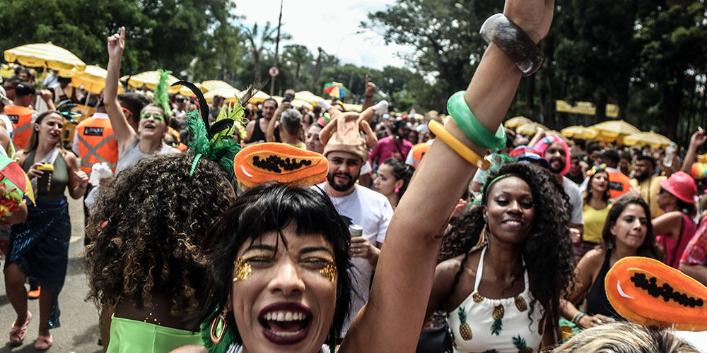 Blocos de rua iniciam comemoração pré-carnaval em São Paulo, Brasil