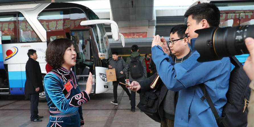 Deputados à 13ª APN da província Heilongjiang chegam a Beijing