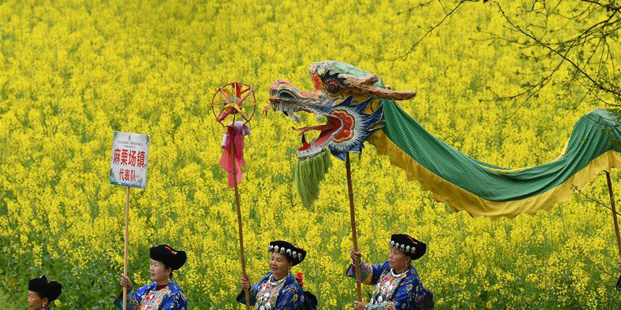 Feira de flor de pêssego na aldeia Xinke em Xiangxi, centro da China