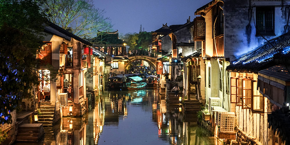 Fotos: Vista noturna da antiga cidade de Zhouzhuang em Kunshan, leste da China