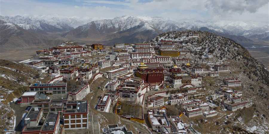 Templo Gandan em Lhasa: o mais antigo entre os mosteiros da Seita Amarela