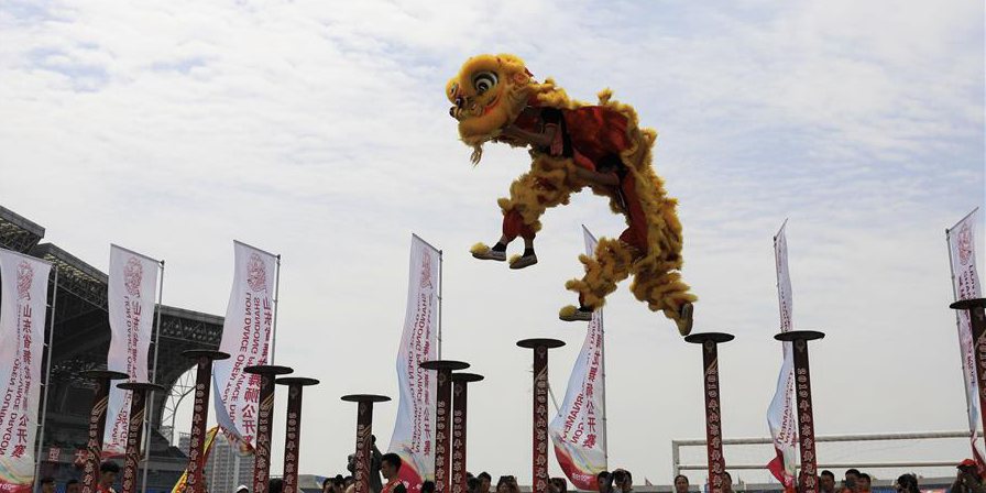 Competição de dança do leão realizada em Shandong